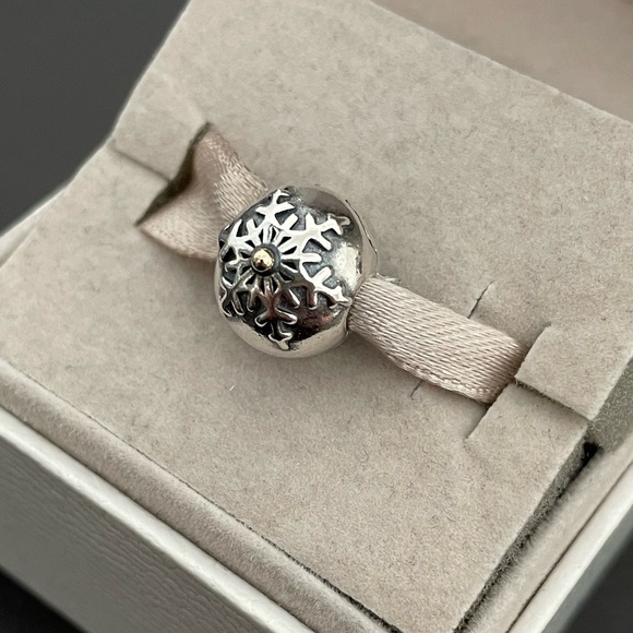 Pandora Winter Wonderland Clip - Picture 2 of 3